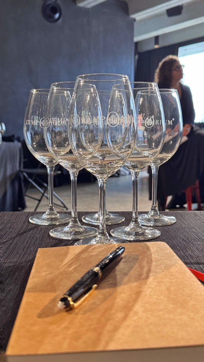 Inicio de semana con un recorrido entre los vinos de Italia de la mano de L’Emporium en Barcelona 🍷

#elvinet
#VinidItalia #LEmporium