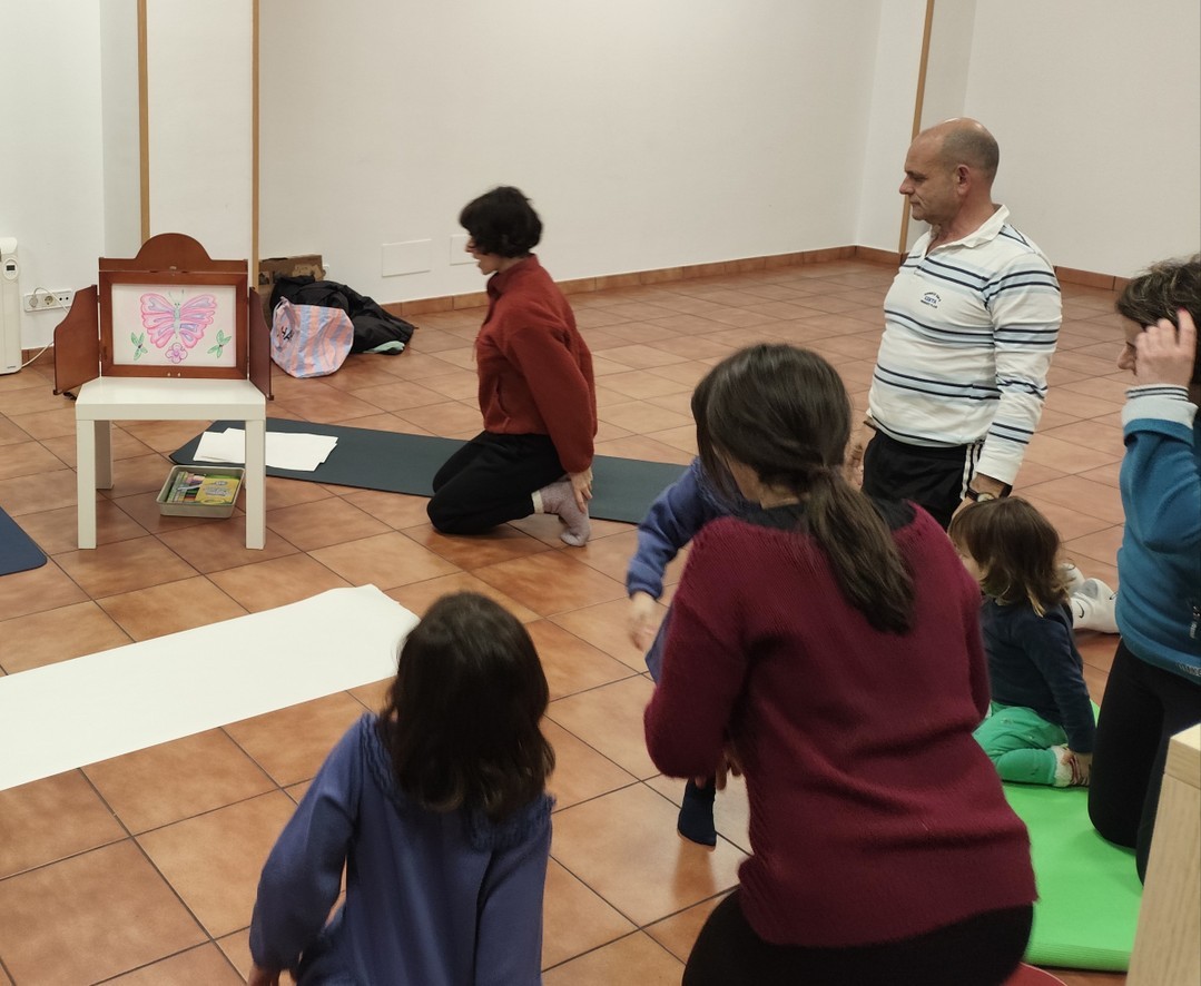 A @ongporqueno xa voltou  á súa rutina de #actividades despois das vacacións de Nadal 🧘 Os participantes gozaron de clases de #LinguaDeSignos, danzaterapia e #ioga familiar e😊

➡️ Este proxecto forma parte da convocatoria de Cultura Accesible e Inclusiva da Fundación Emalcsa.