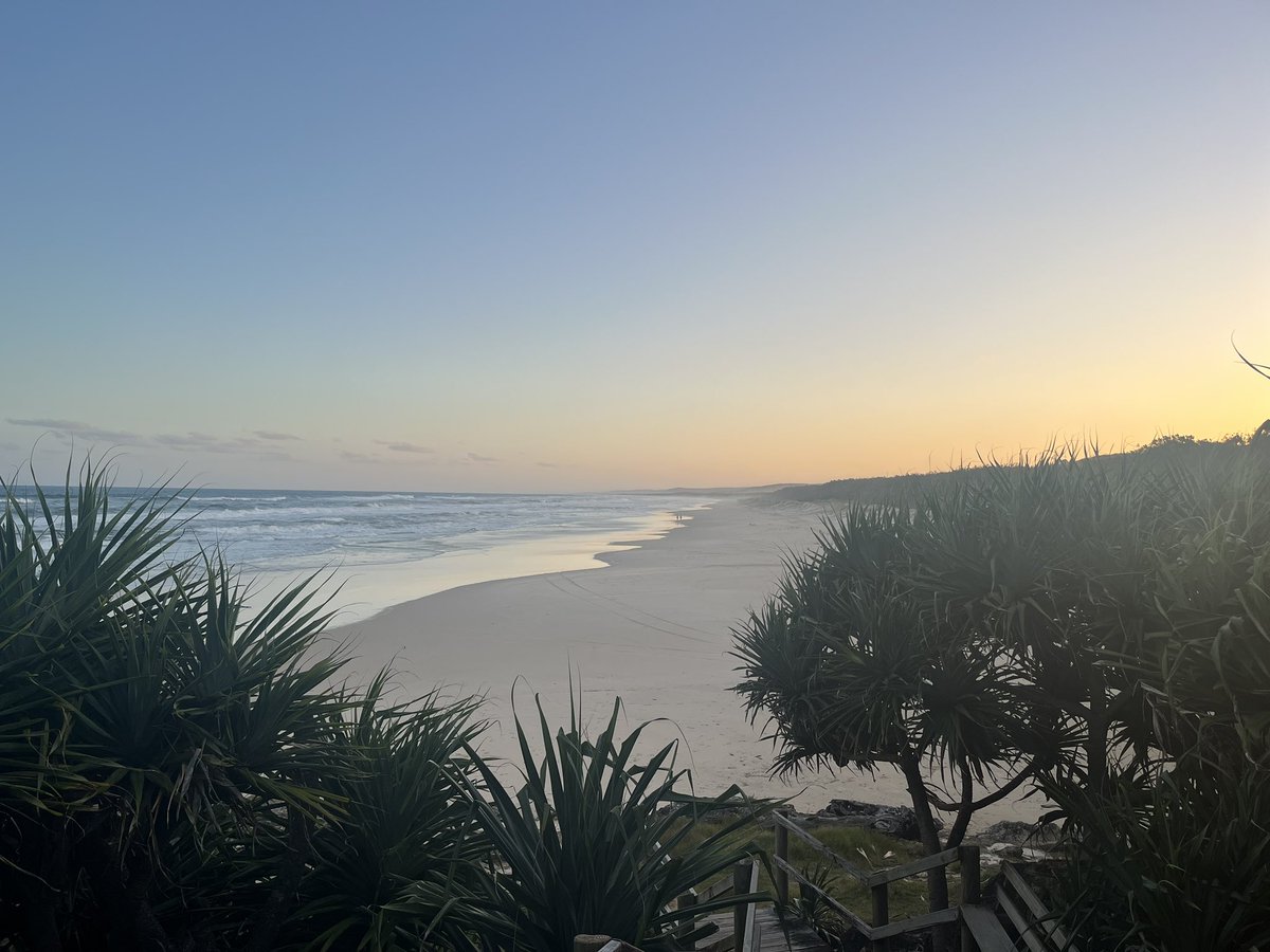 AntoBeck's tweet photo. Out of Office @NorthStraddieIs #PointLookout #IloveStraddie #Straddie https://t.co/0b7KJD2ZL7