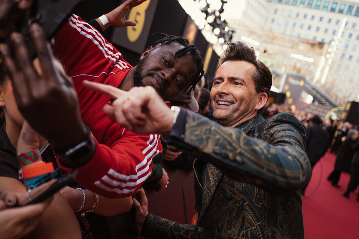 Want the chance to meet your favourite stars on the #EEBAFTAs red carpet?

Then you'll need to apply for tickets through Applause Store and keep those fingers crossed 🤞

applausestore.com/book-2025-ee-b…