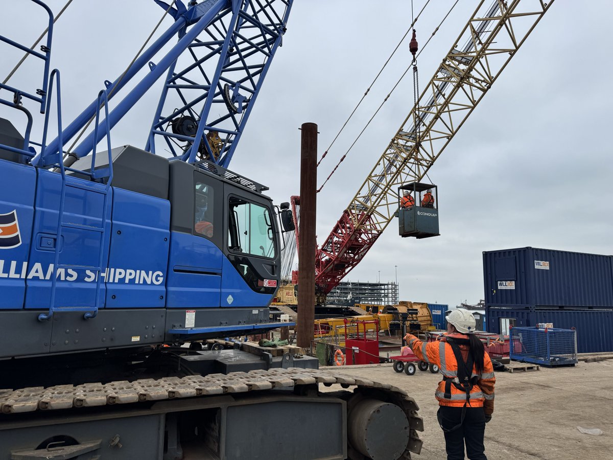 WillShipping's tweet photo. Williams Shipping are working with Red 7 Marine on an exciting project to expand the berths at Solent Gateway by constructing of new mooring dolphins. 🤝
#marineservices #Red7 #Marinesupport #marchwood #vessel #Infrastructure #project #crane #barge #partnetship https://t.co/uTosrDGrQD