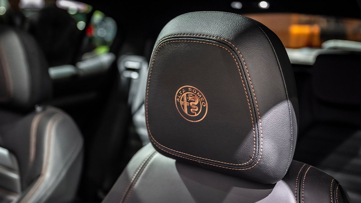 Every touch tells a story of timeless beauty. With its golden alloy wheels and tan accents, the #AlfaRomeoIntensa special series is here to ignite your senses. Passion is in the details.
#AlfaRomeo #autosalon2025