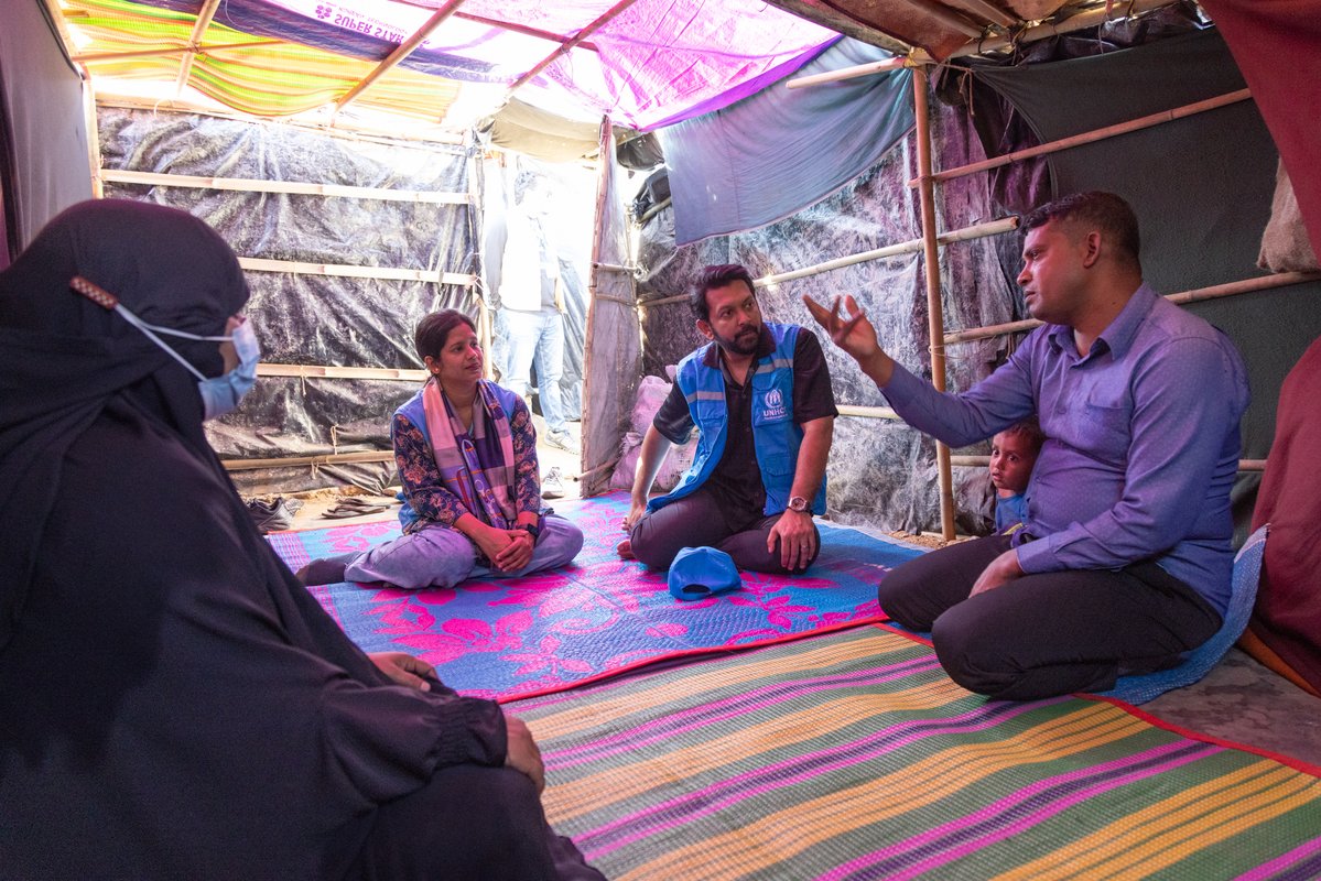 UNHCR_BGD's tweet image. This week our Goodwill Ambassador @TahsanKhan visited the #Rohingya refugee camp where a fire destroyed 100s of shelters in December.

He talked to refugees who began to rebuild their lives from the ashes&amp;amp; refugee first responders who made a huge difference when it counted most💙