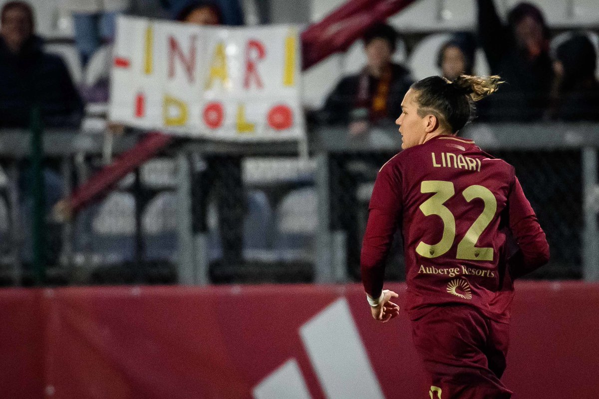 Elena Linari (@elenalinari) on Twitter photo 💣🔥🫡🤫 semplicemente NOI.
p.s. grazie per lo striscione nell’ultima foto. Siete speciali 💛❤️
#forzaroma #RomaJuve 3-1 <a href="/ASRomaWomen/">AS Roma Women</a> 💣🔥🫡🤫 semplicemente NOI.
p.s. grazie per lo striscione nell’ultima foto. Siete speciali 💛❤️
#forzaroma #RomaJuve 3-1 <a href="/ASRomaWomen/">AS Roma Women</a>
