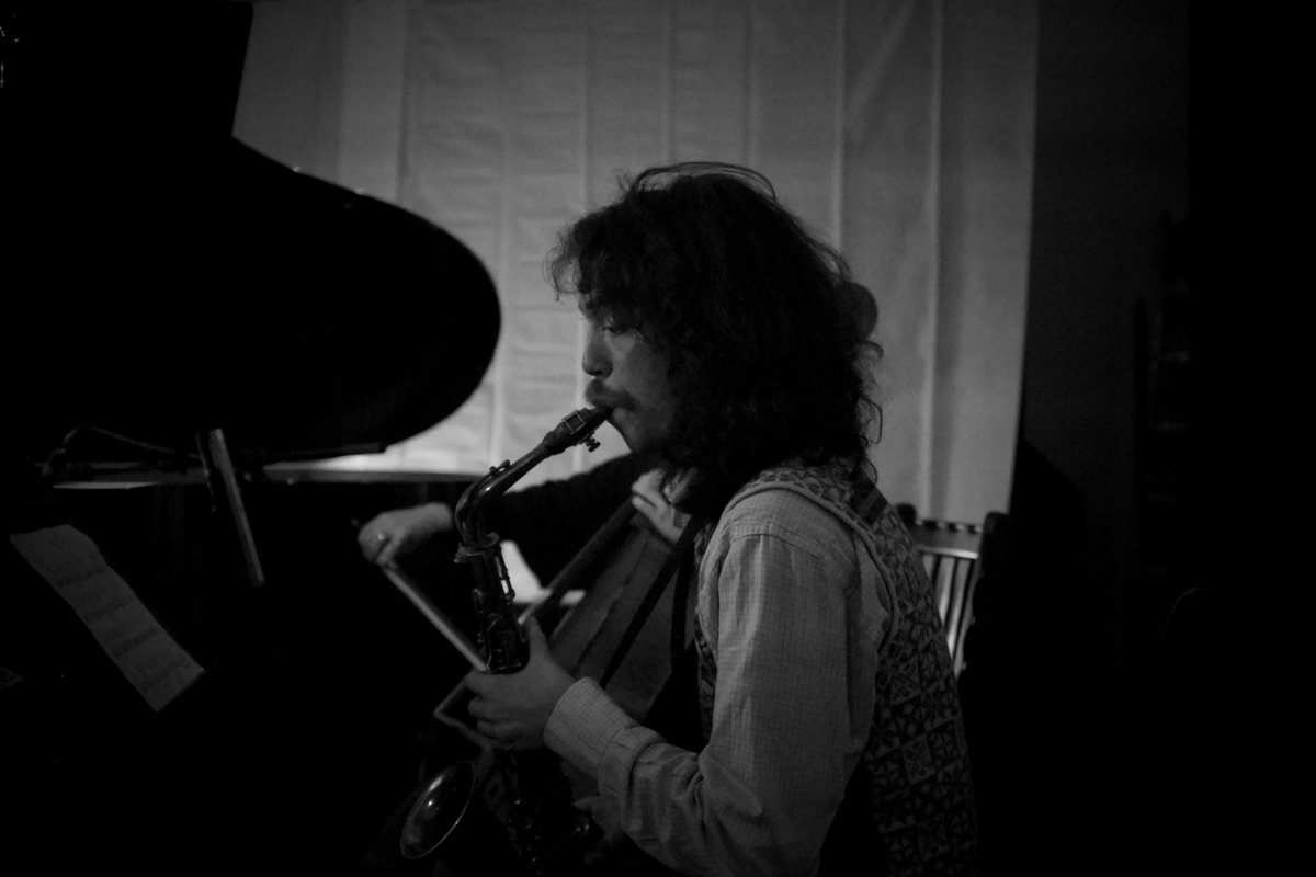 TerraInvisus's tweet image. Shower Music ✅
We loved performing this programme of music &amp; appreciate all the lovely folk who joined us for it!
Special shoutouts to Saurabh Shivakumar on tech &amp; 🎸, Nicolas Hann on 🎷, &amp; Stefano Fiacco for 📸
Join us on the 23/03 for our final residency show @omnibustheatre
