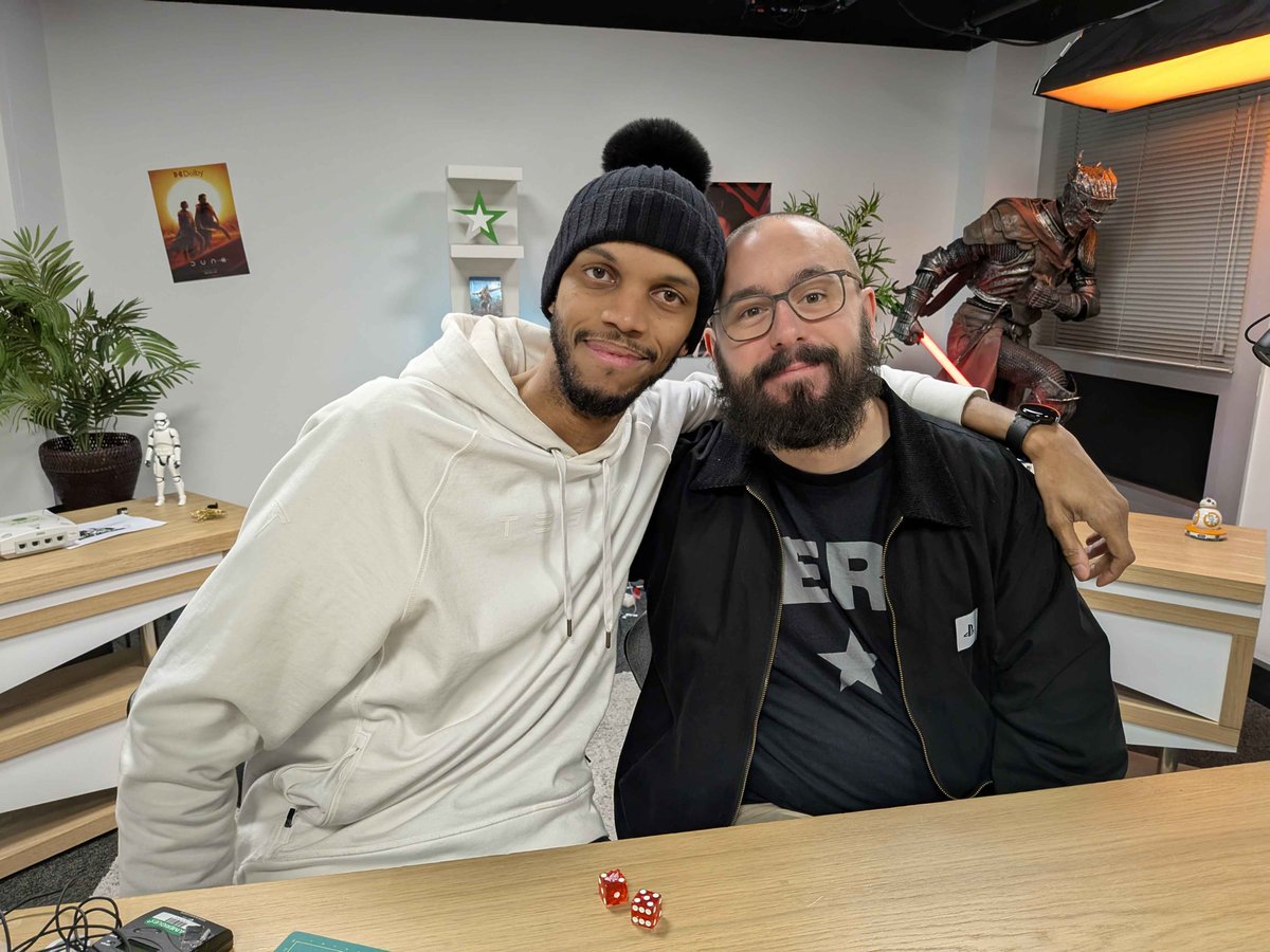 🛑 11 h 30 #twitch <a href="/CronoTK/">C[h]rono Trigger[ed]</a> / La quotidienne #tech 

&gt; Deux heures Chill &amp; Tech avec... <a href="/OtaXou/">OtaXou (Maxime)</a> !
&gt; Journaliste tech indé et passionné de pop culture
&gt; Son parcours, son actualité : venez discuter avec nous !
↪️ twitch.tv/lesnumeriques