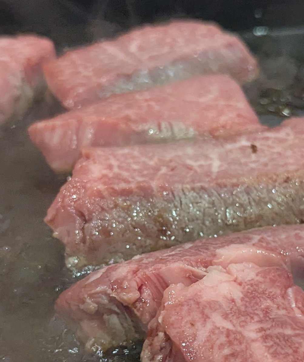 castra_info's tweet photo. ふぃのさんから頂いたシャトーブリアン
とても美味しかったです😋
箸で切れるぐらい柔らかく
口の中で溶けてく感じでした🥰️
しっかり焼きとレア
どちらも頂きました😋
そういえば!
鯖移動が近くなりました!
castra連合はメンバーを募集してます😊
DMお待ちしてます🙌🏻
#castra
#kiki2
#htw https://t.co/Qrk2ehjp7e