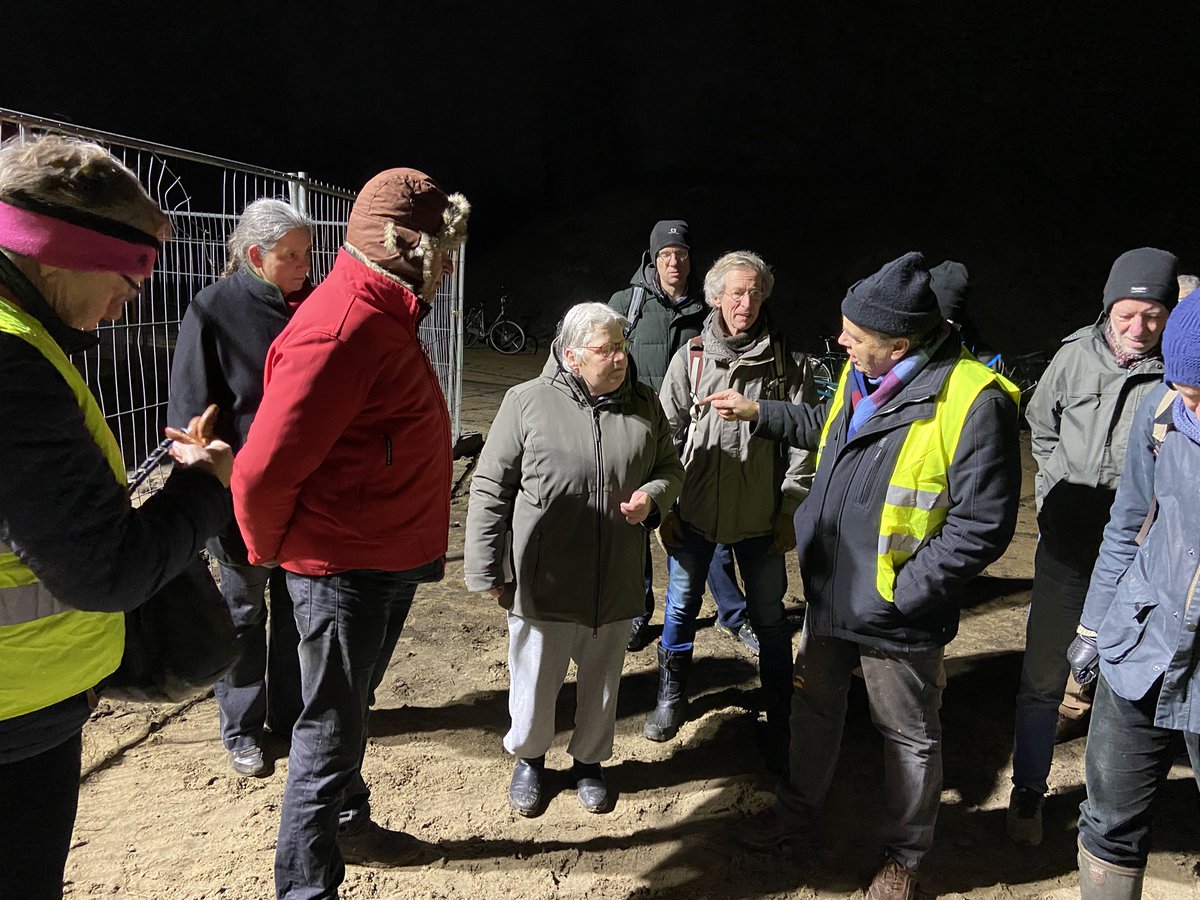 LatynNL's tweet photo. #Bizar dat projectontwikkelaar DLR, terwijl de #natuurvergunning is #geweigerd door de provincie (DLR heeft bezwaar gemaakt, de procedure loopt nog) met machines de natuur nu omploegt.

Woensdag naar het #provinciehuis .
Statencommissie Landelijk Gebied 14:00 uur.

#Vlietland https://t.co/oEWzoZ1nx7