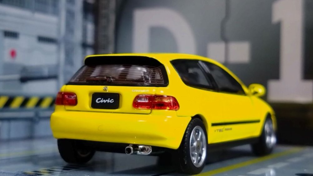 dondon_onpu's tweet image. ・Honda Civic Type R EK9
（PRIME MODEL / majorette / Kabaya）NON
・HONDA Civic EG6
（LCD MODELS）1/64

玩菓扱いの EK9 入庫♪ギミックはボンネット開閉ですが、この個体はほとんど動きませんw 同じくボンネット開閉の EG6 を添えて🚗

#マジョレット #カバヤ #LCDMODELS
