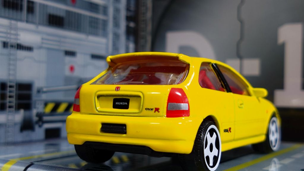 dondon_onpu's tweet image. ・Honda Civic Type R EK9
（PRIME MODEL / majorette / Kabaya）NON
・HONDA Civic EG6
（LCD MODELS）1/64

玩菓扱いの EK9 入庫♪ギミックはボンネット開閉ですが、この個体はほとんど動きませんw 同じくボンネット開閉の EG6 を添えて🚗

#マジョレット #カバヤ #LCDMODELS