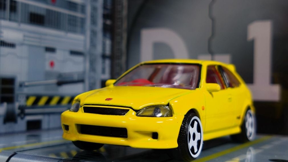 dondon_onpu's tweet image. ・Honda Civic Type R EK9
（PRIME MODEL / majorette / Kabaya）NON
・HONDA Civic EG6
（LCD MODELS）1/64

玩菓扱いの EK9 入庫♪ギミックはボンネット開閉ですが、この個体はほとんど動きませんw 同じくボンネット開閉の EG6 を添えて🚗

#マジョレット #カバヤ #LCDMODELS