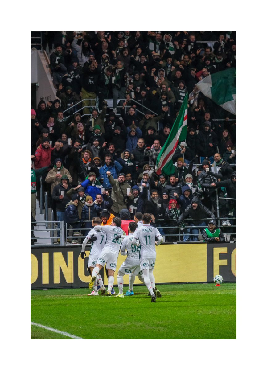 Le <a href="/RedStarFC/">Red Star FC ✪</a> s’incline 1-3 face au Pau Fc pour sa première à Bauer en 2005 .
<a href="/Ligue2BKT/">Ligue 2 BKT</a>