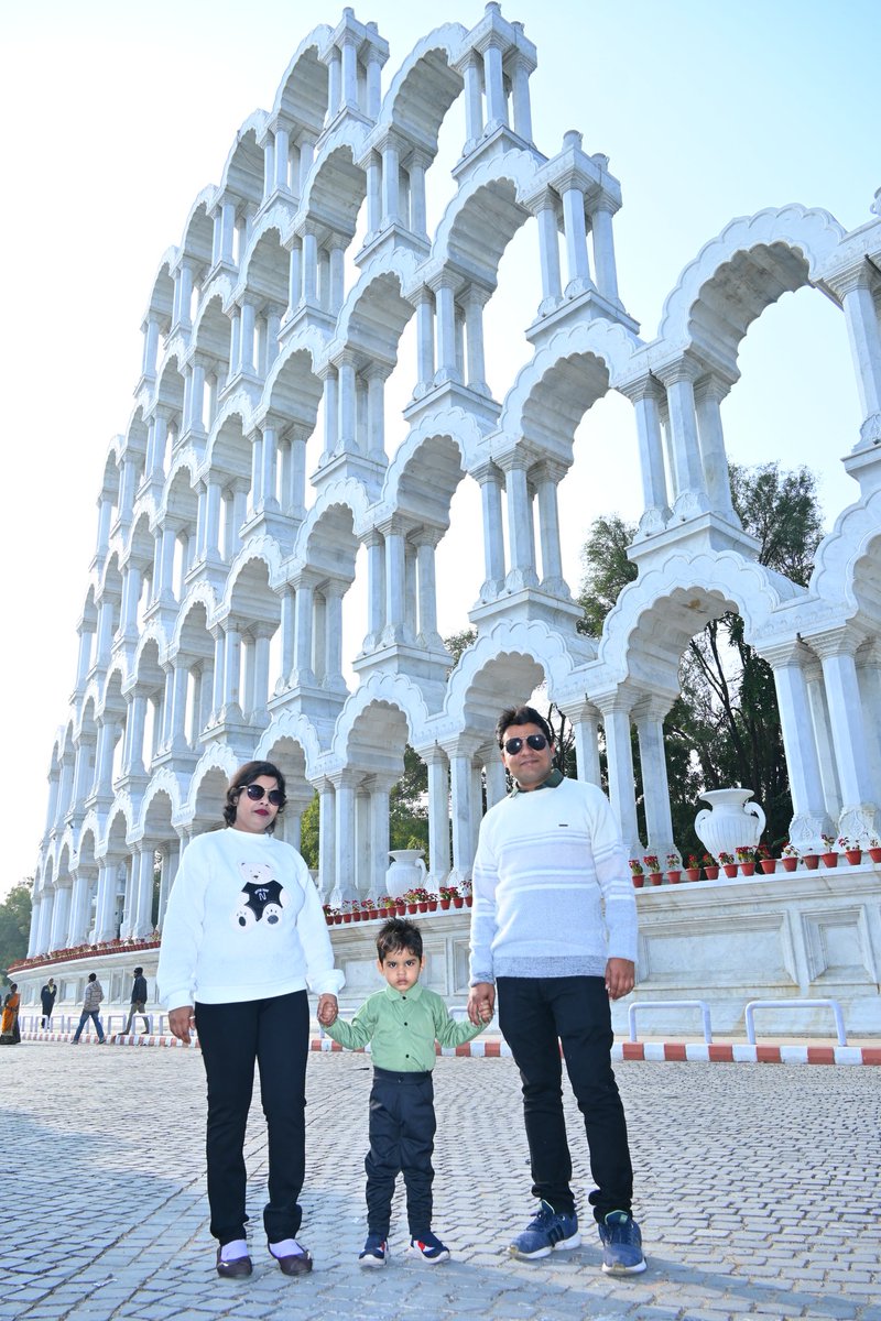 परिवार के साथ तोरन गेट (जयपुर) का भ्रमण
<a href="/jaipur/">Jaipur</a>