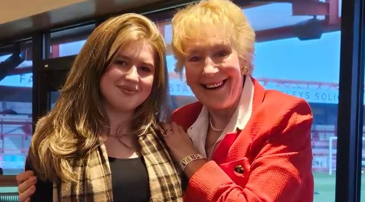 brit_battleaxe's tweet photo. Delighted to meet Gracie at W/e a fabulous, feisty &amp; beautiful young lady who is gonna smash to the top of #Motorsport   #Superstar in the making, sponsored by @brandnewtube #GoGracieGo https://t.co/hCt8RnS0MZ