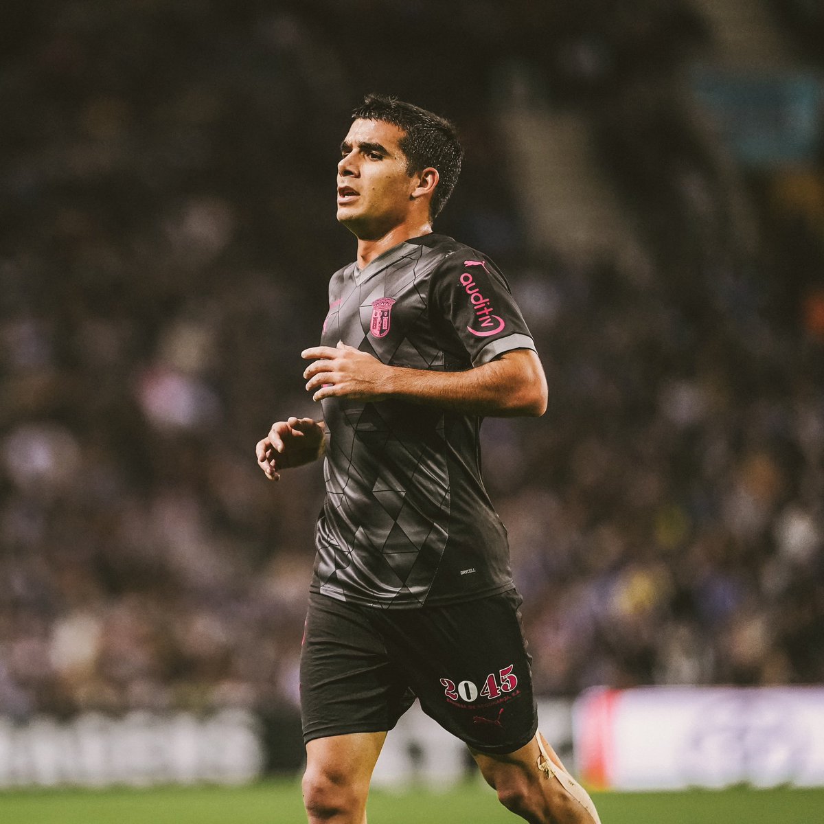 👊 When needed most!

🗓️ A goal in stoppage time gives <a href="/victorgperea2/">Victor Gomez</a>’s <a href="/SCBragaOficial/">SC Braga</a> the three points in a 1-0 win over Estrela Amadora, ahead of an important week in Europe.