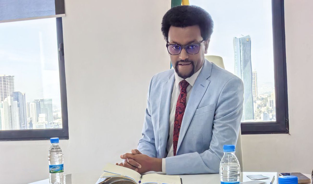 EthioInvestment's tweet photo. Dr. Zeleke Temesgen, Commissioner of the Ethiopian Investment Commission, met with #Trafigura, a global leader in oil, metals, and energy. The discussion focused on investment opportunities in #Ethiopia.

#InvestInEthiopia #FDI #Ethiopia https://t.co/ZwbUISHGqz