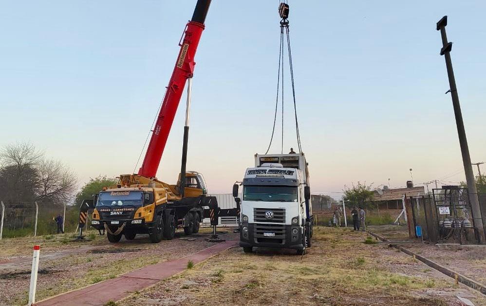 ⚡️Más energía para el norte chaqueño
💡Llegaron equipos generadores móviles para reforzar el suministro eléctrico en Castelli, Misión Nueva Pompeya y un amplio sector del impenetrable. 
💡Más info acá 👉: secheep.gob.ar/?p=8156