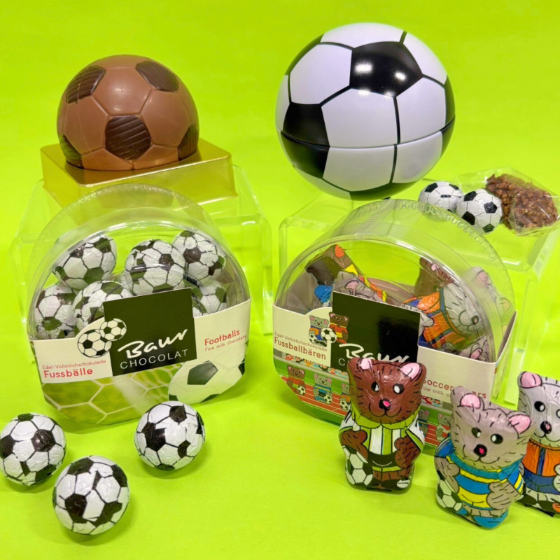 サッカーボールと笛のチョコレートモルド サッカー好きのあの人へ🍫✨ #PLAZA にはユニークな⚽モチーフのチョコ