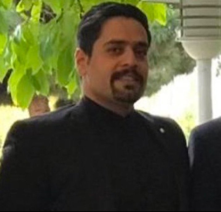 شعبه ۹ دادگاه تجدیدنظر استان مرکزی، بهنام نزادی (وکیل دادگستری عضو کانون وکلای مرکز) را به ۴ ماه حبس و یکسال محرومیت از وکالت محکوم کرده است.
همچنین شعبه ۱۰۶ دادگاه کیفری دو اراک این وکیل دادگستری را به اتهام انتشار اسرار محرمانه به ۱۳ ماه و ۱۶ روز و به اتهام نشر اکاذیب به ۱۱۳