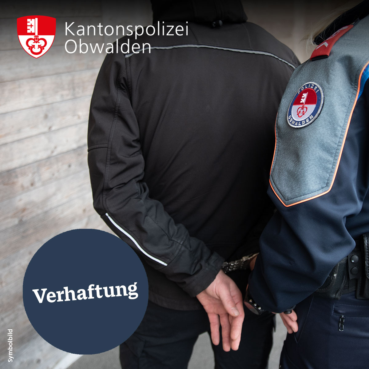 In Giswil versuchte ein Mann eine Frau auszurauben. Der Täter musste jedoch ohne Geld flüchten. Wenige Tage später konnte er ermittelt und festgenommen werden. shorturl.at/tImrf #raub #kapoobwalden #polizeiobwalden #füreuresicherheit