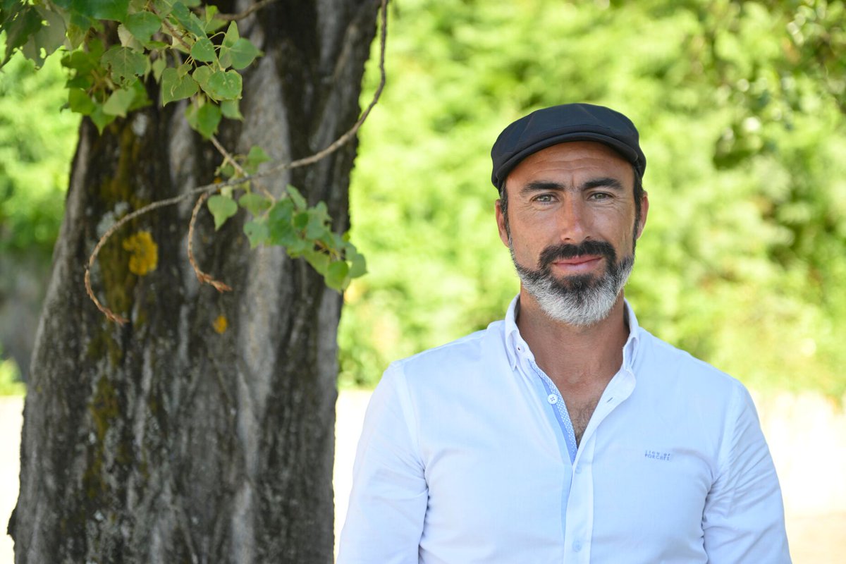 CabineSport's tweet photo. 🚨🚨 José Tavares é o novo treinador interino do FC Porto e dará o treino desta tarde, confirmou a Cabine Desportiva a notícia do @_mercadoazul_ 

Atual diretor da formação do clube azul e branco. https://t.co/9esz5pai3R