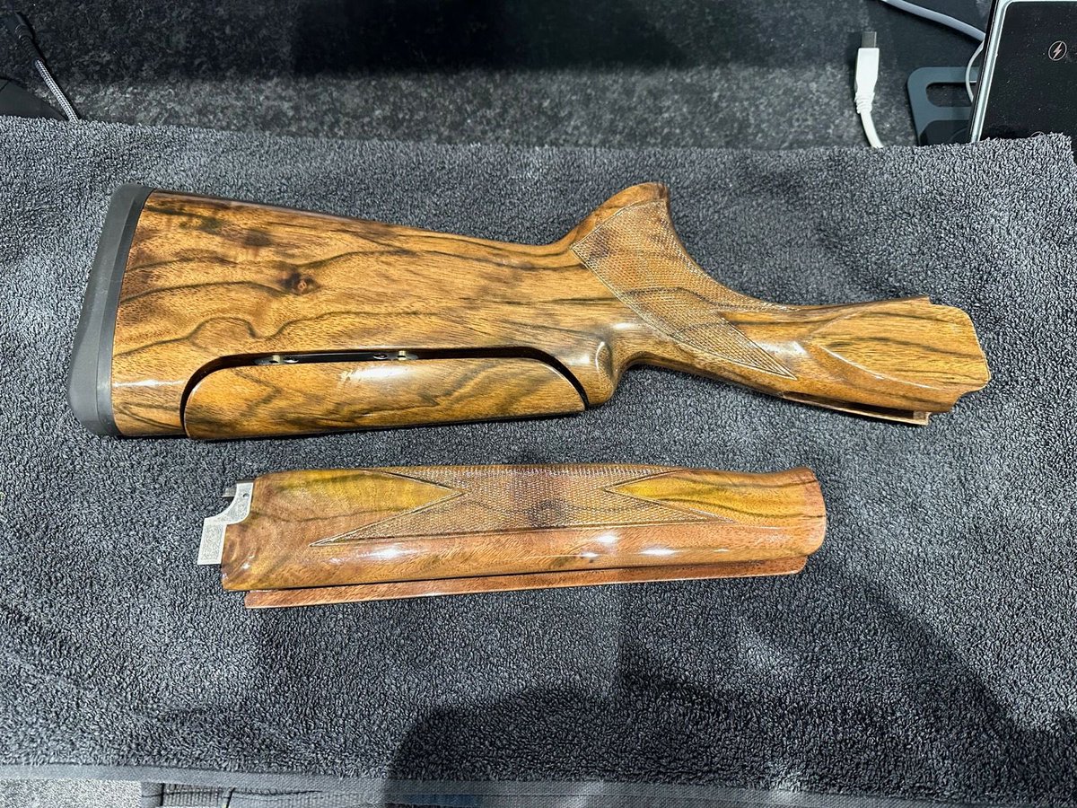 Customstockz tweet media