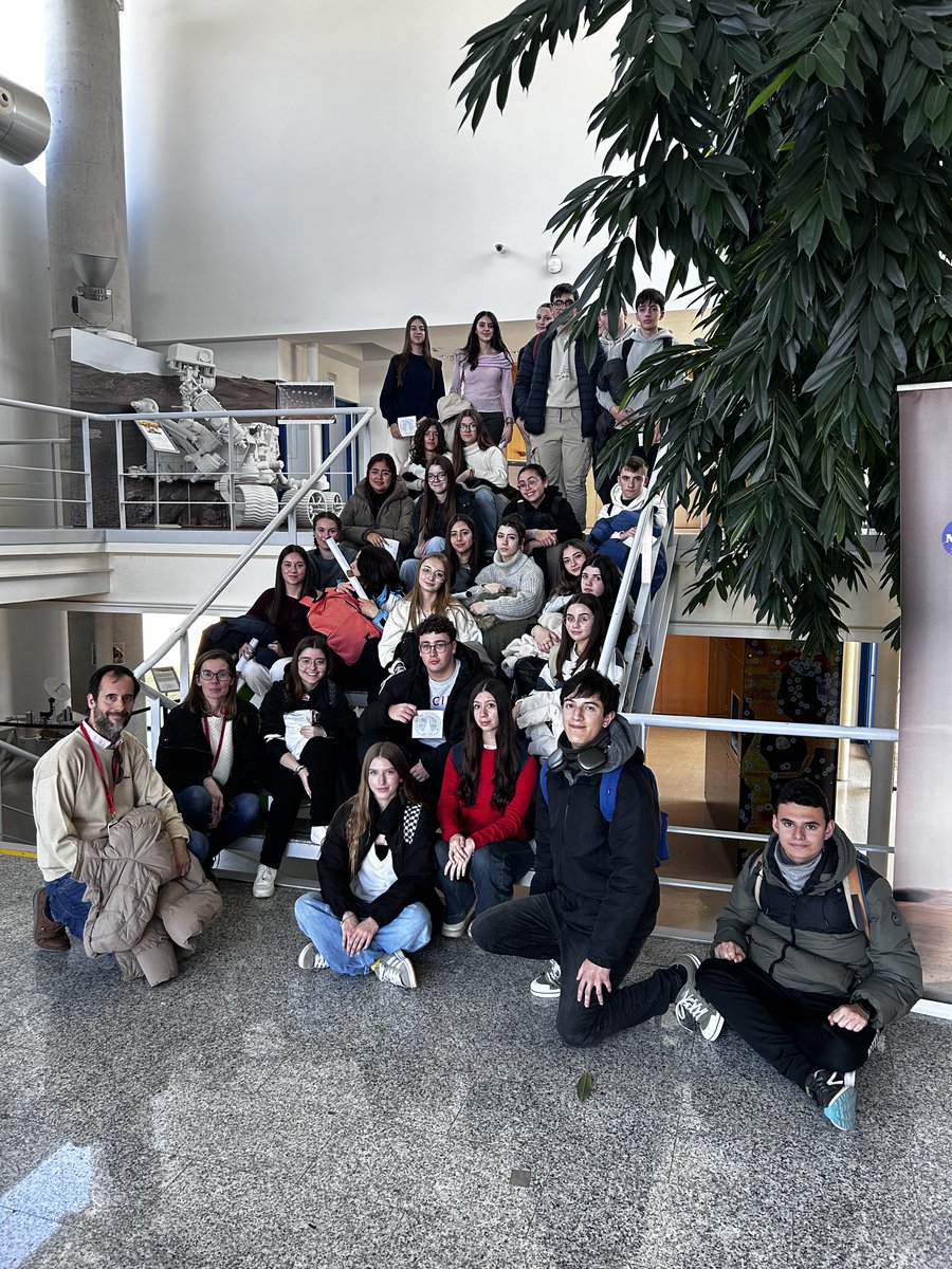 Centro Astrobiología (@c_astrobiologia) on Twitter photo El dia 17 de Enero del 2024 vinieron a visitar el <a href="/C_Astrobiologia/">Centro Astrobiología</a> los Alumnos de 1 de bachillerato del <a href="/iesvaldehierro/">IES Valdehierro</a> (Madridejos). El interés que mostraron con la avalancha de preguntas hizo que el tiempo se nos hiciera muy corto. Unido-como no-a las incidencias del trafico. El dia 17 de Enero del 2024 vinieron a visitar el <a href="/C_Astrobiologia/">Centro Astrobiología</a> los Alumnos de 1 de bachillerato del <a href="/iesvaldehierro/">IES Valdehierro</a> (Madridejos). El interés que mostraron con la avalancha de preguntas hizo que el tiempo se nos hiciera muy corto. Unido-como no-a las incidencias del trafico.