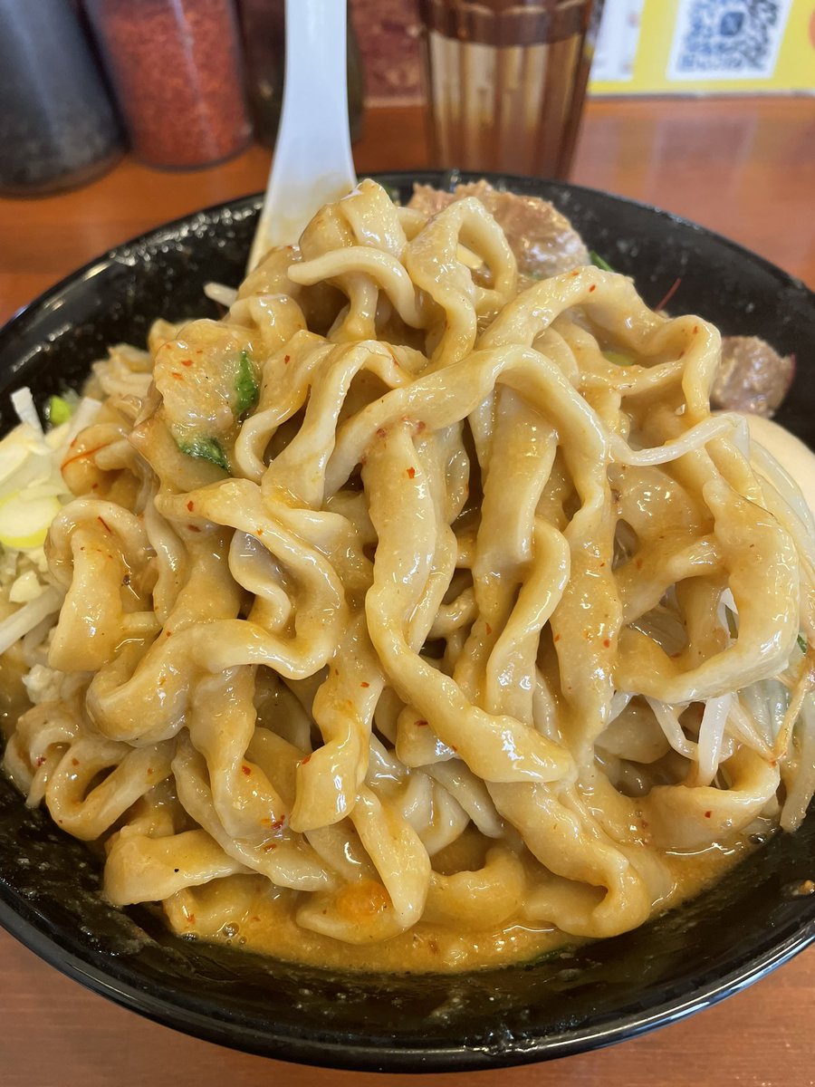 AokiSenbei's tweet photo. 今日の🍜

大人の辛味噌ラーメン🍜➕スキヤキ（生姜）

ピリ辛うまうまでしたー😋😋

#ご馳走様でした 
#たかちゃんラーメン https://t.co/9BhBly2WOU