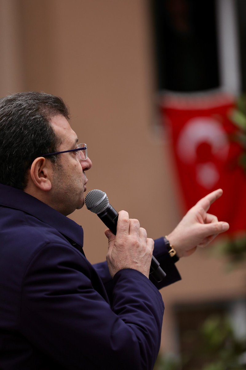 “Safları sıklaştırın çocuklar,
bu kavga faşizme karşı, bu kavga hürriyet kavgasıdır.”

Asla yalnız yürümeyeceksin. 
<a href="/ekrem_imamoglu/">Ekrem İmamoğlu</a>