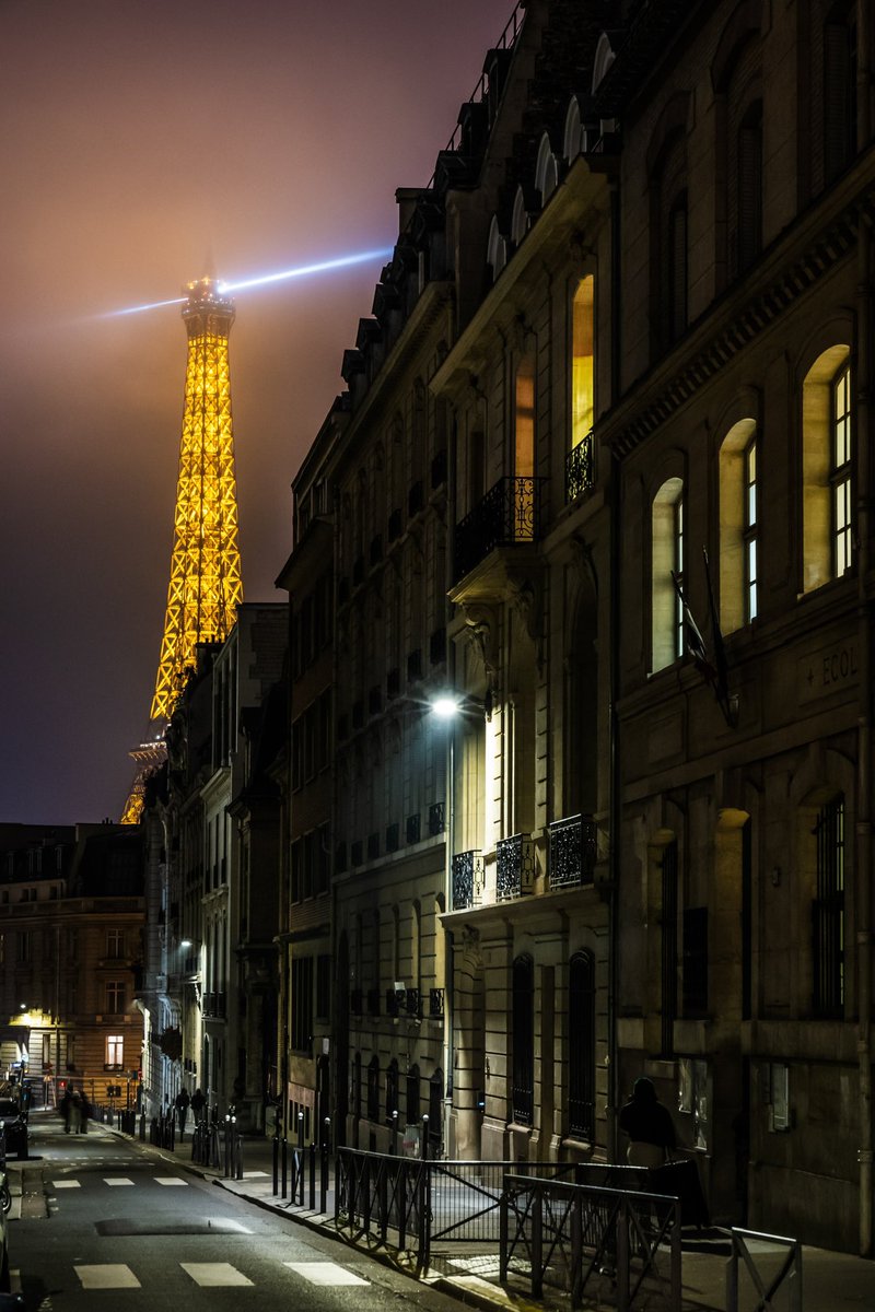 javanng's tweet image. Walking the streets of Paris and pausing to admire this iconic beauty. The Eiffel Tower’s night lights always steal the show. 

#ParisInStyle #EiffelMagic #eiffeltower #eiffelofficielle #paris #paristourisme #parisatnight #visitfrance #citybynight #streetsofparis
