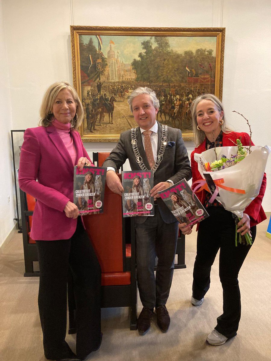 KNST! Magazine voor kunst, cultuur en cultureel erfgoed in het Groene Hart. Nieuwe 2e editie is aan mij aangeboden. Hierin ook een artikel ‘Aan de muur bij: Hans Beenakker’. Over mijn passie voor kunst &amp; cultuur; ‘Kunst laat je op een andere manier kijken naar alledaagse dingen.’