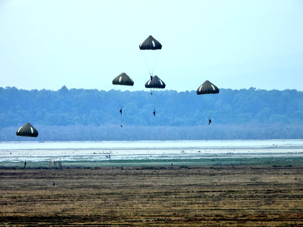 PRODefNgp's tweet image. A high intensity joint Exercise #DevilStrike was conducted successfully by Army &amp;amp; IAF between 16-19 Jan 25. 

This joint effort between @adgpi elite airborne troops &amp;amp; @IAF_MCC showcased seamless integration, op excellence &amp;amp; readiness to operate in most challenging environments.