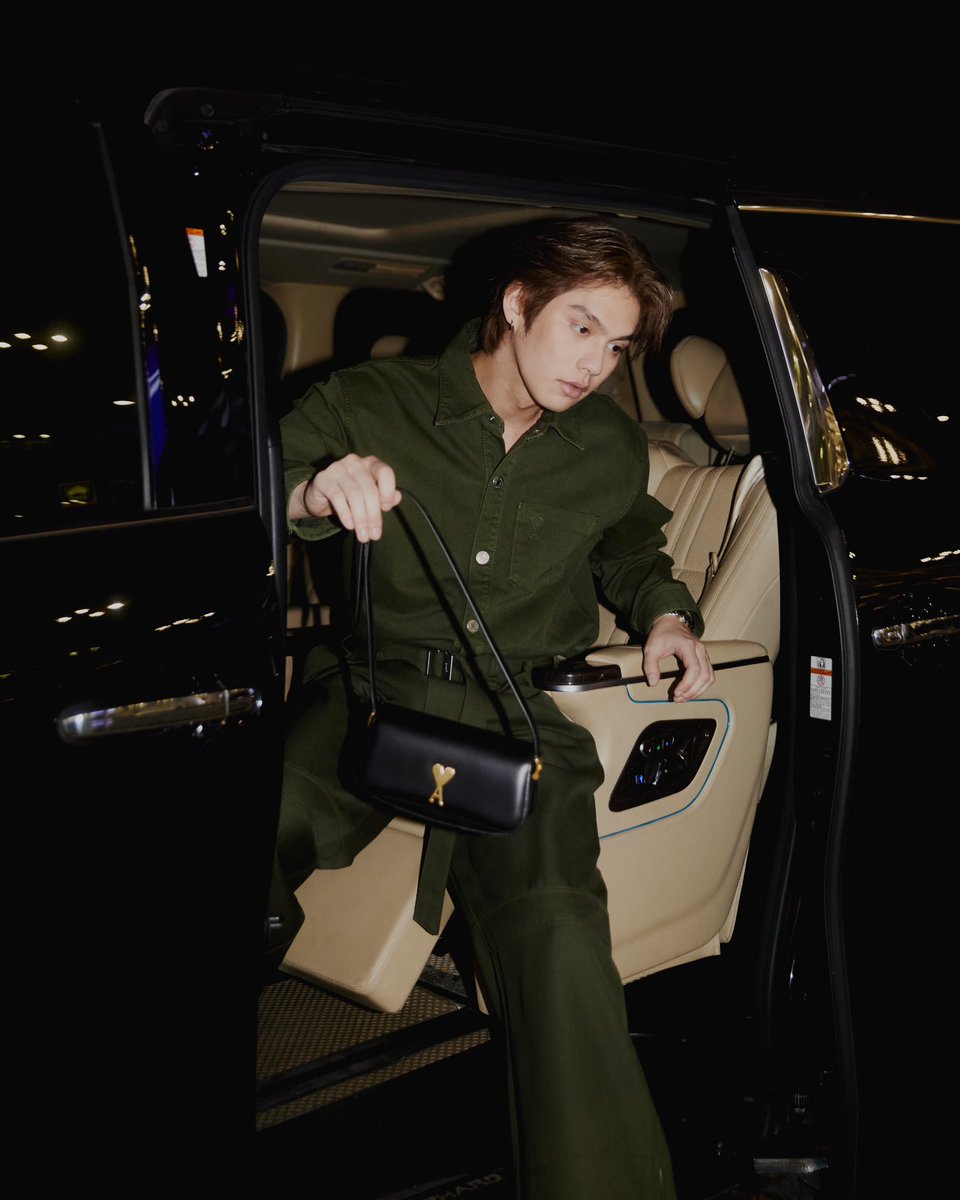 <a href="/ELLEThailand/">ELLE Thailand</a> <a href="/bbrightvc/">bright</a> ลุคนิ่งๆแต่เท่ห์และหล่ออ่ะ
Bright Vachirawit
#AmiParis #AmiFW25
#AmiParisxBRIGHT
#bbrightvc <a href="/bbrightvc/">bright</a>