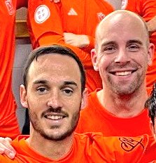 Delantera muy🔝 para la segunda vuelta de Campeonato en Magaluf
Comienzo con BUEN pie.. de  <a href="/borjagurry/">Borja Gurrionero</a>. Debut y para dar la victoria al <a href="/playasdcalvia/">Platges de Calvià</a> de <a href="/Carlos_Mtinez76/">Carlos Martinez</a>. Junto al veterano killer <a href="/DBardolet/">Daniel Bardolet</a> que también marcó.