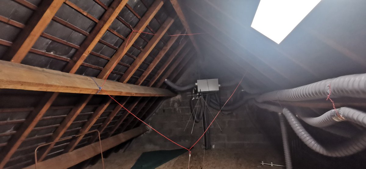 lambdaprog's tweet image. I&apos;m out of names for YouLoop variations. This one uses a standard stranded pair. Not even twisted.
Very good performance over the entire HF band with the diamond shape and the right transformer. #airspy #youloop #youtwist #youflat