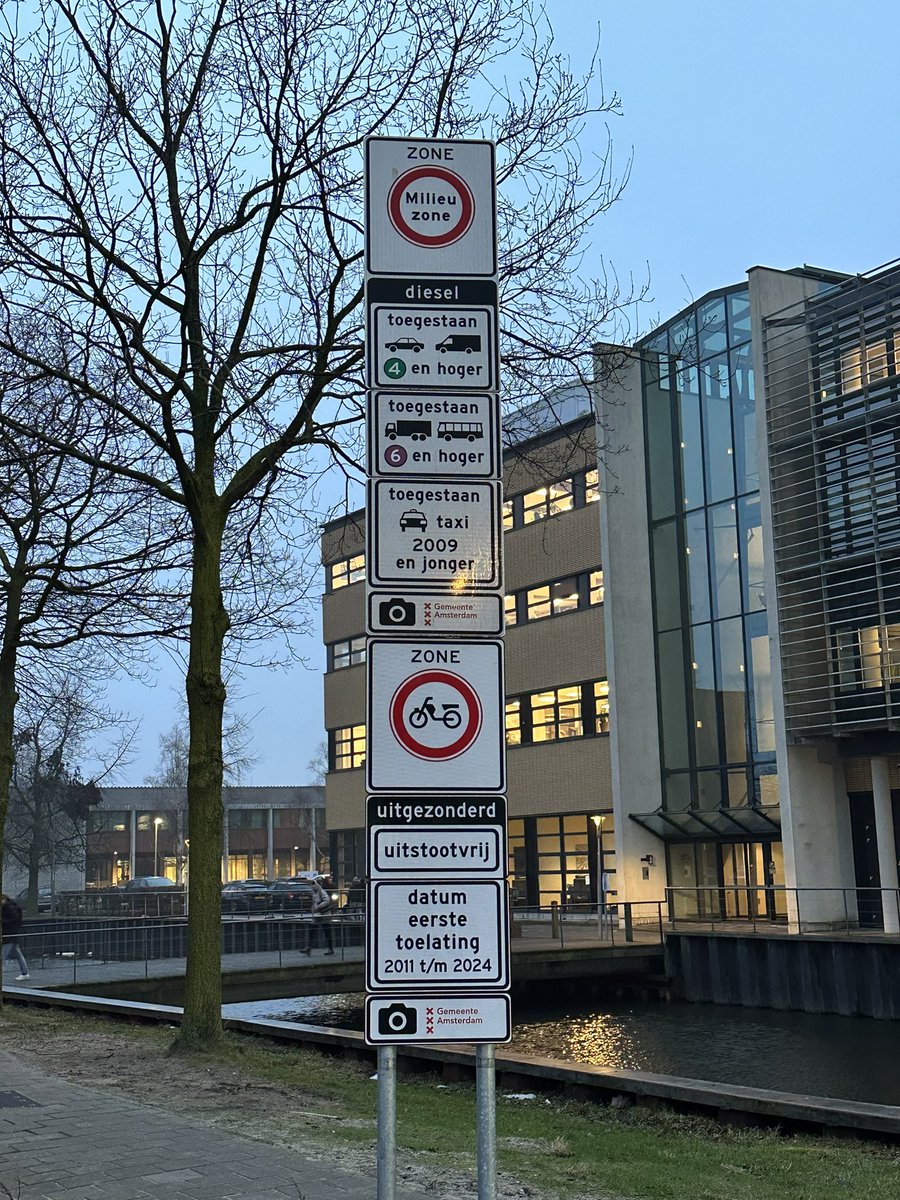 Voor de mensen die dachten dat de door mij geplaatste foto (links) van <a href="/Wgoorman/">Wim Goorman</a> een photoshop betrof: dat is NIET zo. Had zaterdag al via AI de echtheid vastgesteld (voordat ik hem plaatste) en ben vandaag op locatie geweest (foto rechts). Mijn hele bestaan betreft betrouwbaar