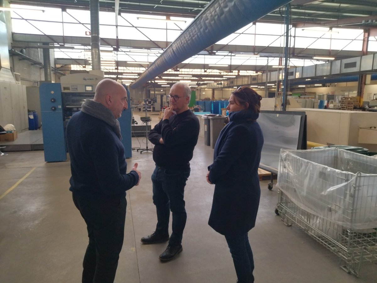 MayenneEcoSolid's tweet image. Visite de l'Imprimerie Solidaire de @SLefoulon et Christian Briand à #Martigné #mayenne 

Engagée dans l'économie sociale et solidaire, l'imprimerie intègre avec succès des travailleurs et travailleuses en situation de handicap.

Merci pour nos cartes de vœux 2025 👏