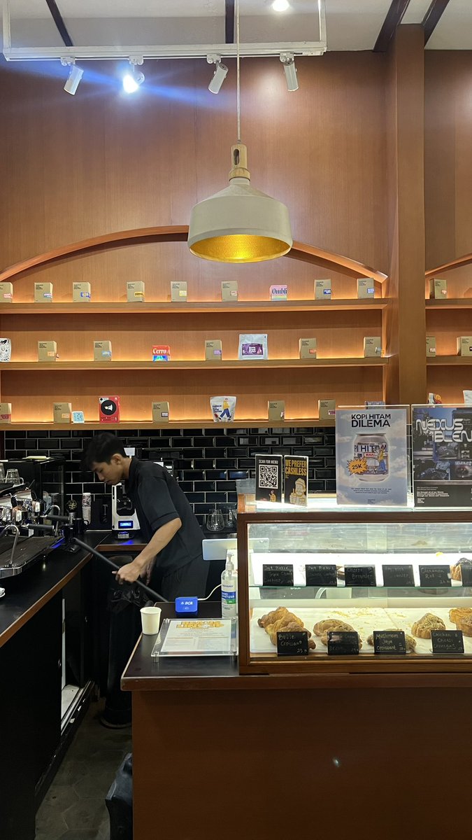apadgata's tweet photo. Dolan bdg masih dalam rangka kopi-kopian wkwk https://t.co/BOGCRIofoz