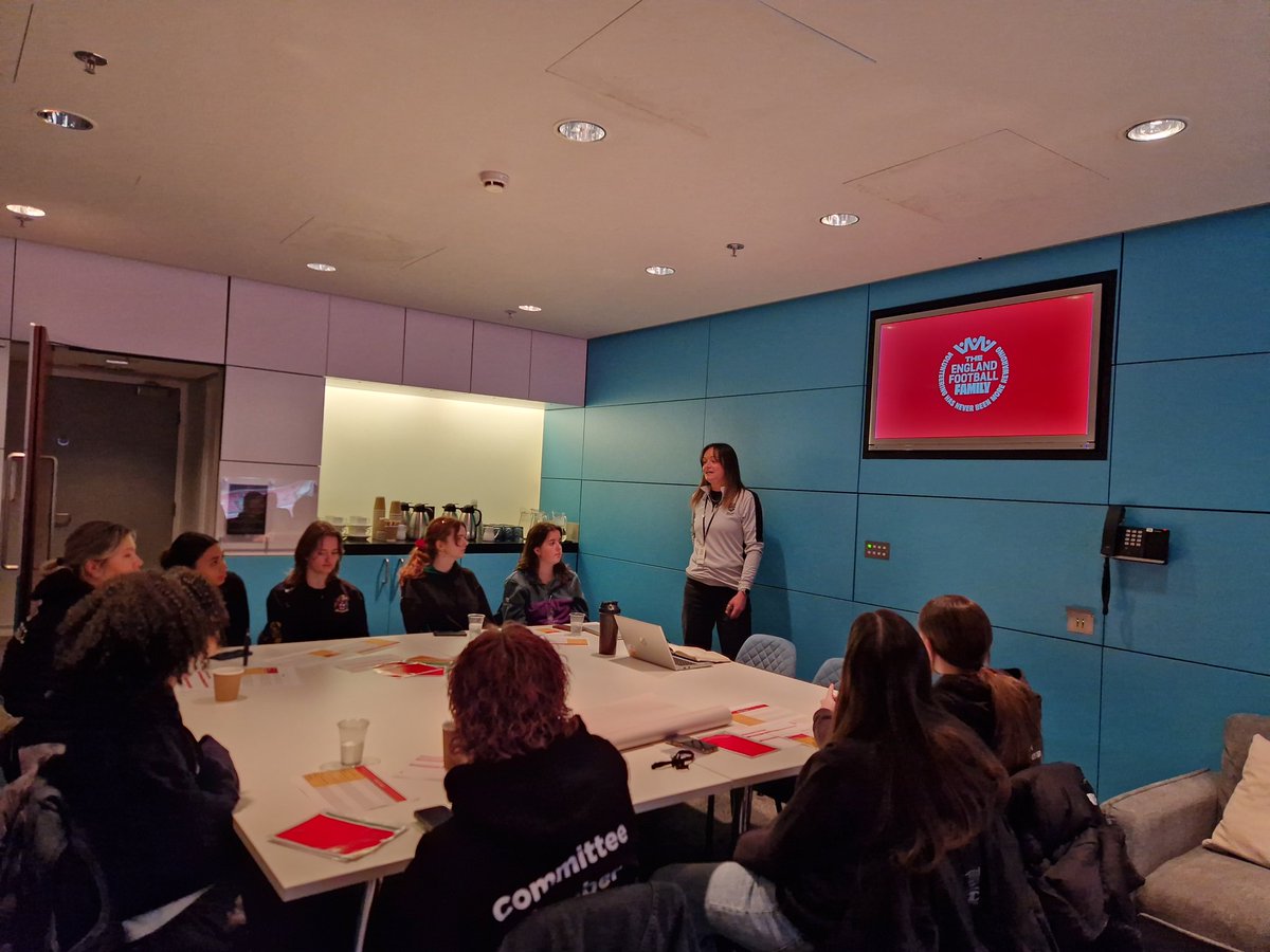 Samantha Brown tweet media