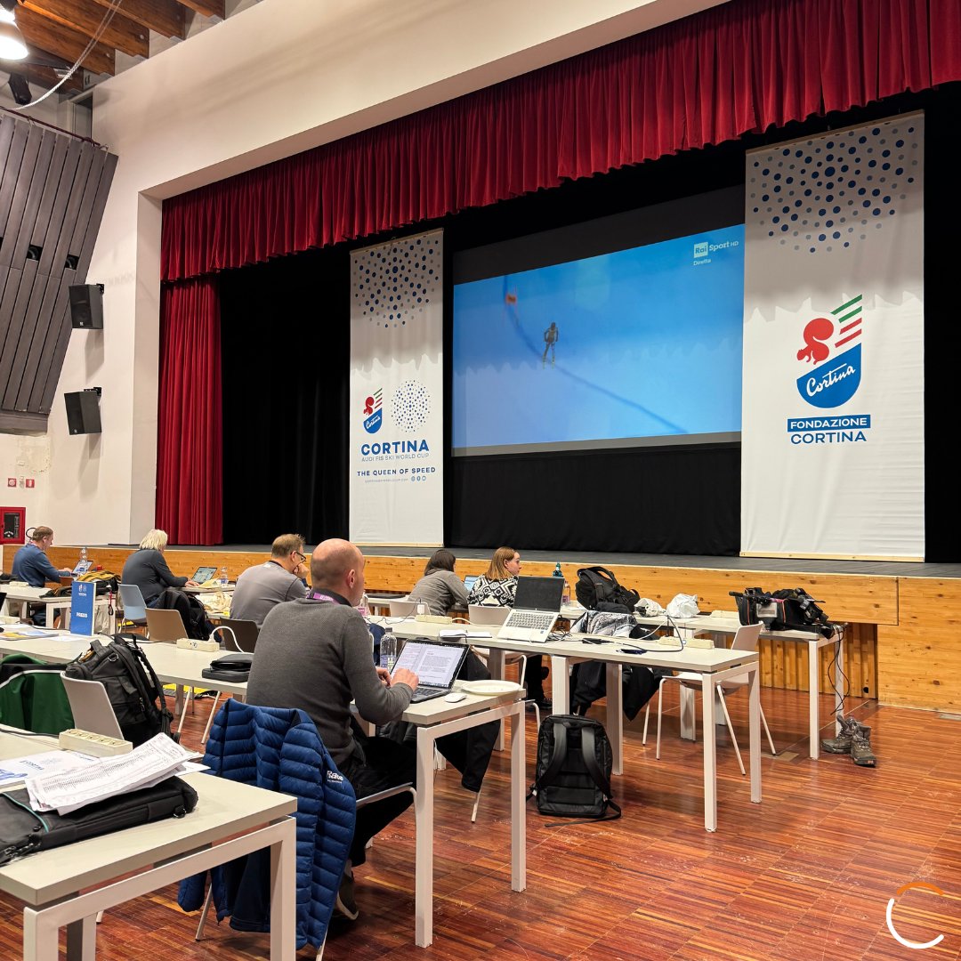 CommunityGroup_'s tweet image. Sport e futuro si incontrano a Cortina!
🏆 Due vittorie italiane sulla leggendaria Olympia delle Tofane 🇮🇹 Test event in vista di #MilanoCortina2026 con 200+ giornalisti accreditati. 
Community al fianco di @fond_cortina per la comunicazione corporate e istituzionale!