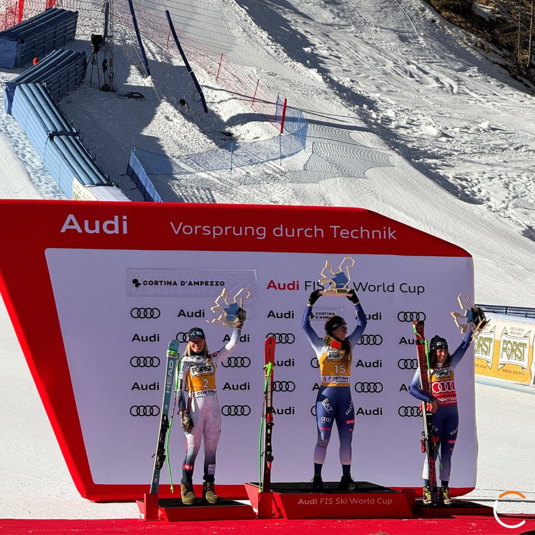 CommunityGroup_'s tweet image. Sport e futuro si incontrano a Cortina!
🏆 Due vittorie italiane sulla leggendaria Olympia delle Tofane 🇮🇹 Test event in vista di #MilanoCortina2026 con 200+ giornalisti accreditati. 
Community al fianco di @fond_cortina per la comunicazione corporate e istituzionale!