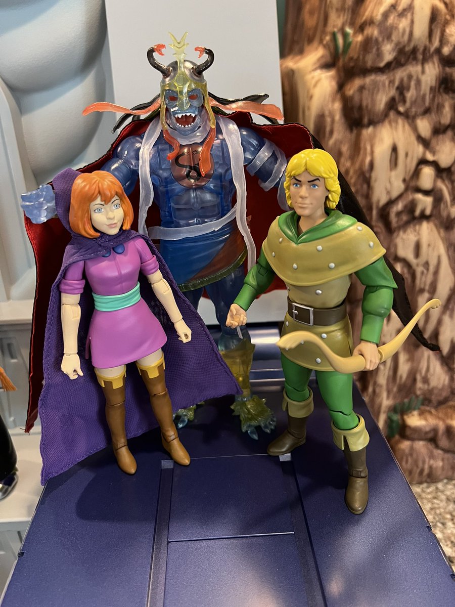 Toyhuntersholl2's tweet photo. Of course I'll help you find your friends..with these amazing weapons you have l'm sure we'll have no problem I just need you to get one thing for me so l can see where they are..
@B_Flynn @super7store #thundercats #mummra #sightbeyondsight #dungeonsanddragons
#80scartoons #80s https://t.co/qq3QY8UbM2