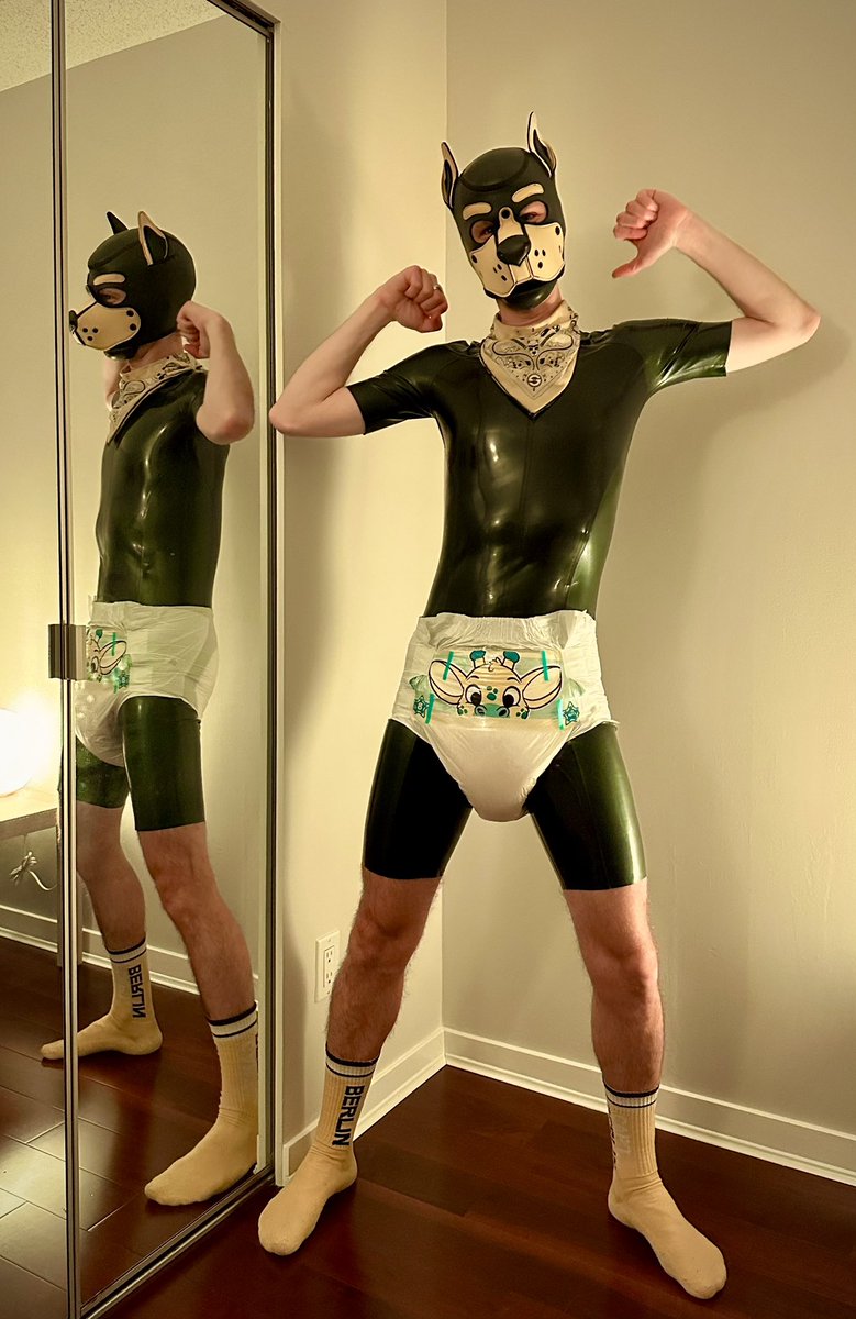 subbysootherboy's tweet photo. Squeaks and borks. 🐶🐾 https://t.co/FxOvAXosK0