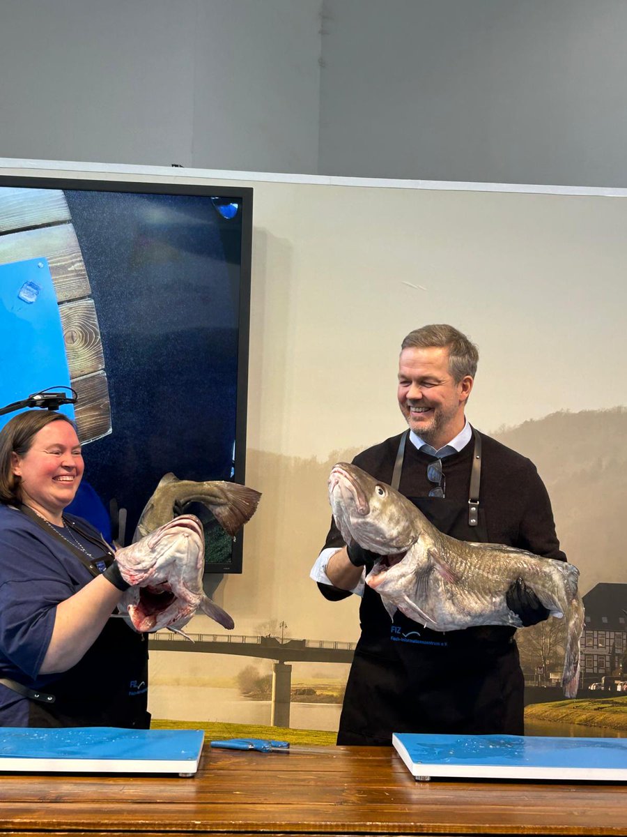 audunnatla's tweet photo. Happy to attend #GruneWoche in Berlin last Saturday where I had the pleasure to meet this rather large Icelandic cod! Great promotion by #Fischinfo with the support of #IcelandResponsibleFisheries and others. https://t.co/E8q6K4mfzc