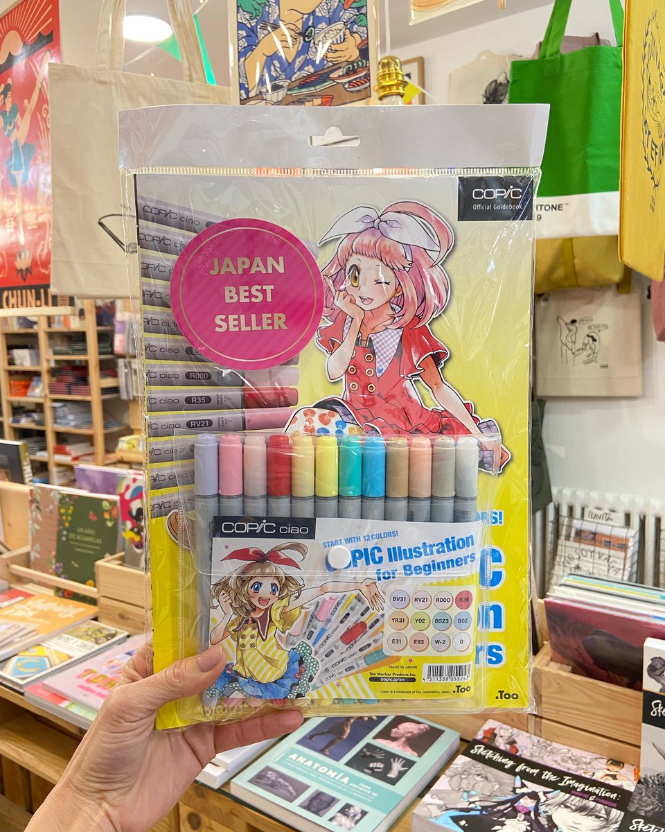 Set perfecto si quieres iniciarte en el uso de los rotuladores al alcohol. 
Contiene 12 Copic Ciao, una guía para  descubrir todas las posibilidades que te ofrecen y unas hojitas de papel bristol con dibujitos para que practiques.
En #LaMadriguera
...y en lamadriguerashop.com