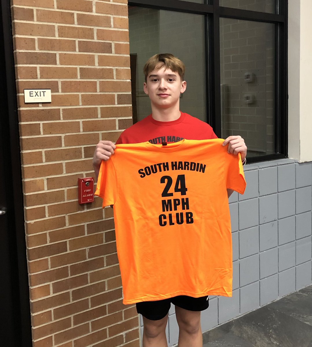 shtigers_track's tweet photo. Orange is the new fast! If you see Josh Spindler, be sure and congratulate him on being the first at South Hardin to break 24 MPH! https://t.co/gFjVQYYGZT