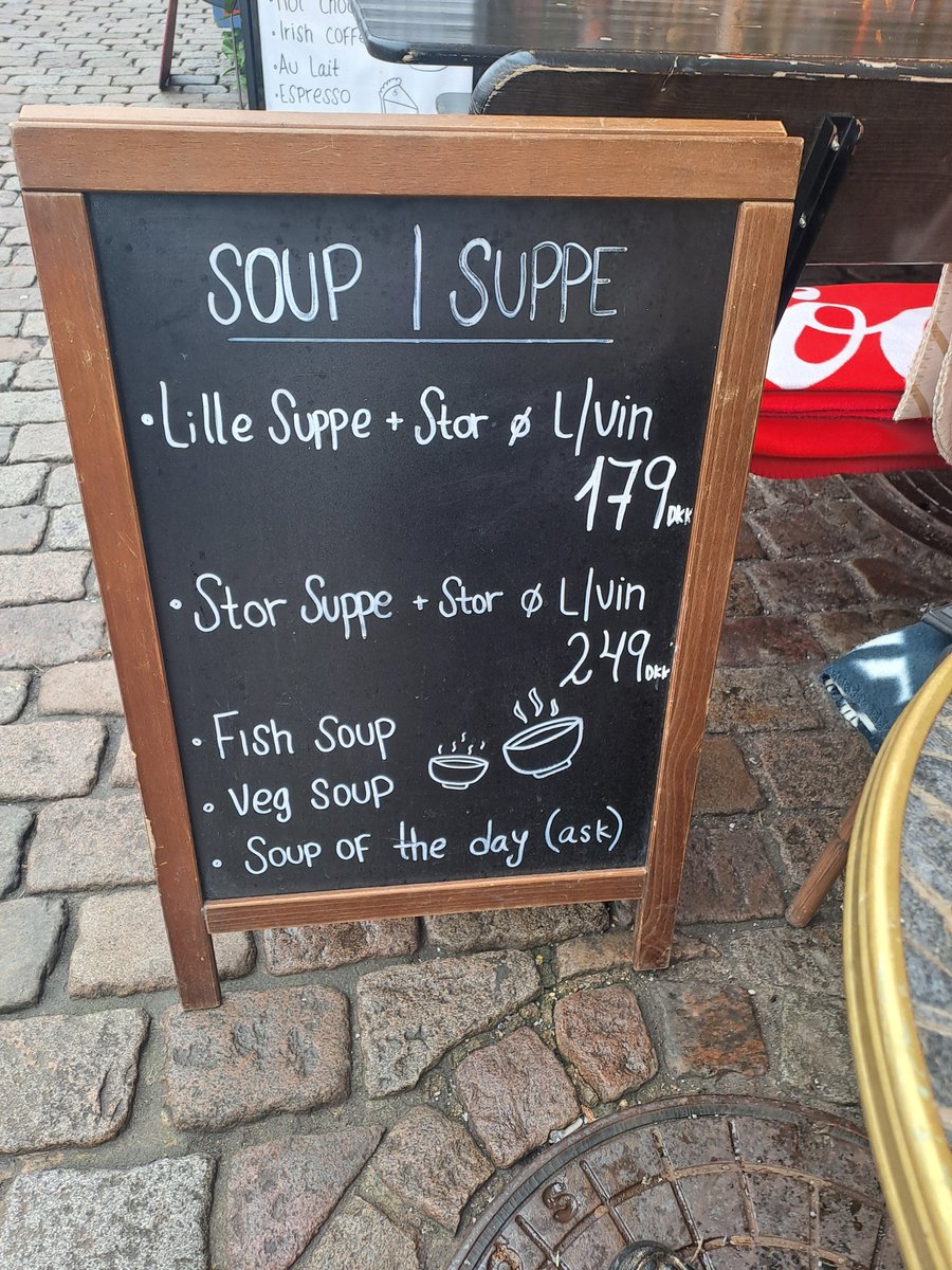 ZahidButtdk's tweet photo. DEJLIG VARM SUPPE HOS FYRTØJET PÅ NYHAVN.
I denne kolde tid, har kroppen brug for både varme og ekstra energi, og så gør det ikke noget at der serveres noget lækkert og sundt i flotte omgivelser. https://t.co/09IUIs4YK6