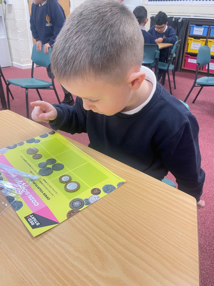 Hawthorn_PS's tweet photo. Year 1 learning a key life skill today #Money #Savings #Spendings @RedSTARTeducate https://t.co/lbnZvexK1u