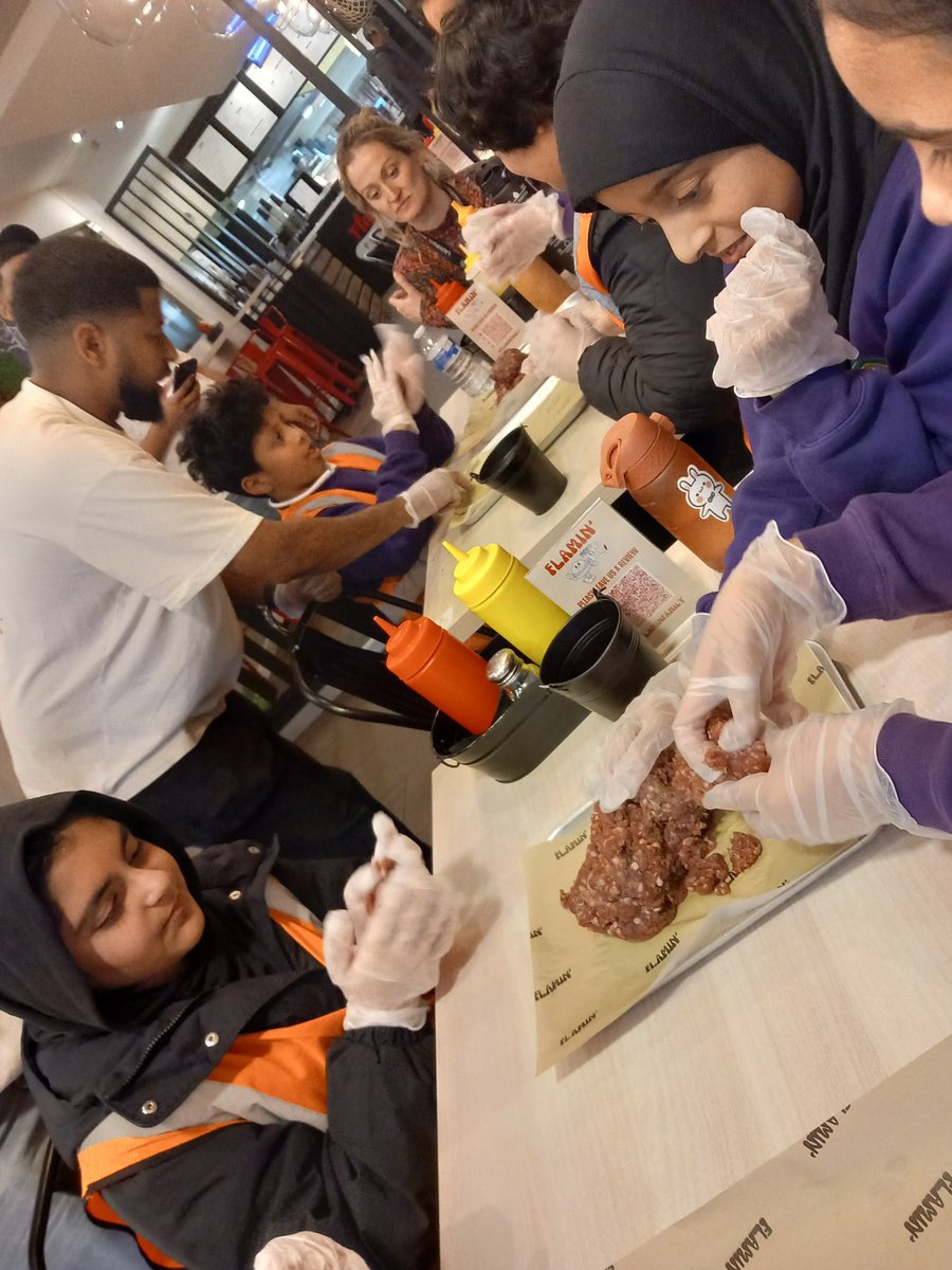 Ladypool Primary 🧡 tweet media