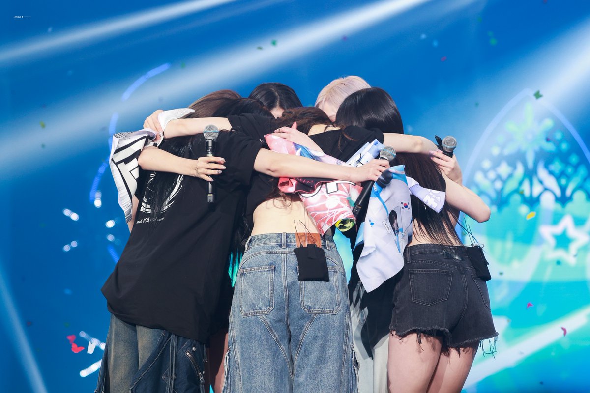 250117-250119 
GFRIEND 10th Anniversary
< Season of Memories >

#여자친구 #GFRIEND 
#소원 #예린 #은하 #유주 #신비 #엄지

3일 동안 평생 잊지 못할 추억 만들어줘서 고마워
Always be with 여자친구 💜💙🤍